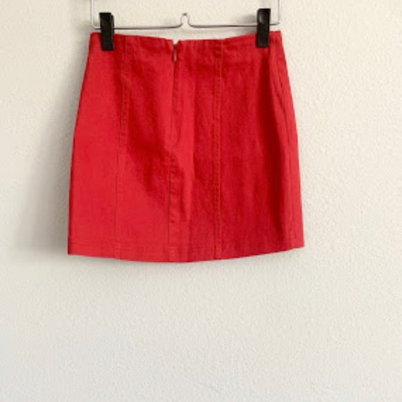 RED MINI SKIRT - Picture 4 of 9
